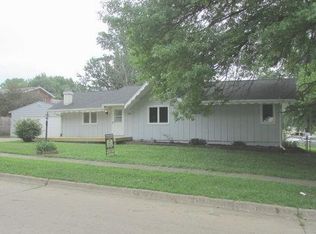8165 Plaza Ln, Des Moines, IA 50320