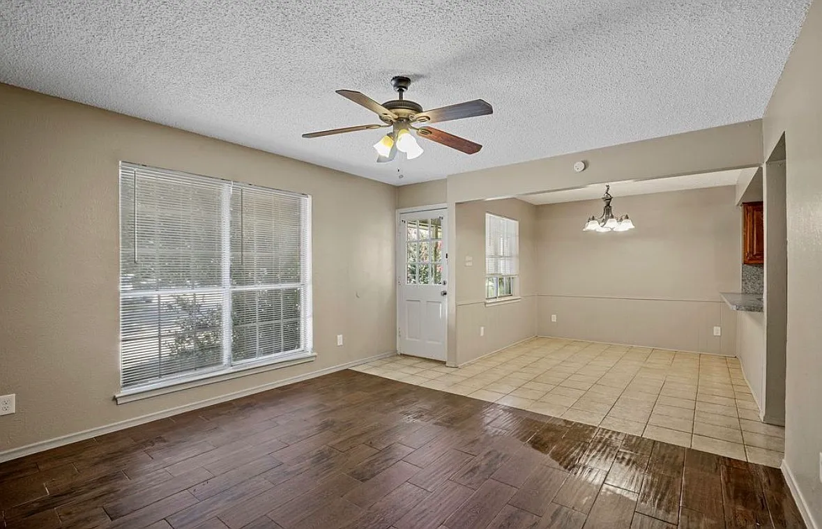 2 bed, 925 sqft, $1,560 — Photo 1