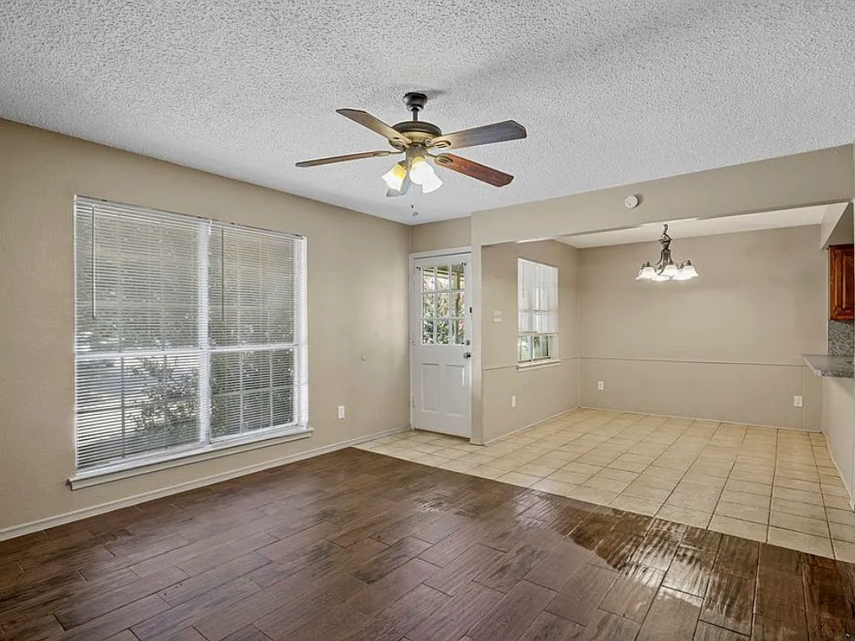 2431 Lakeview Cir #1