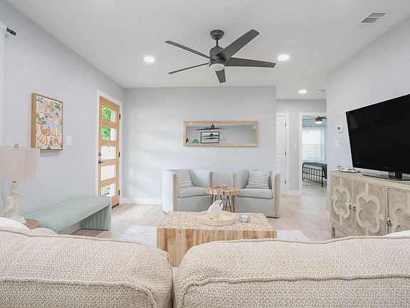 5th image of 131 W Pasco Ln