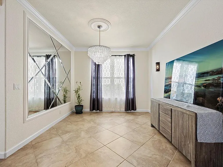 8203 Calterra Dr — Photo 4