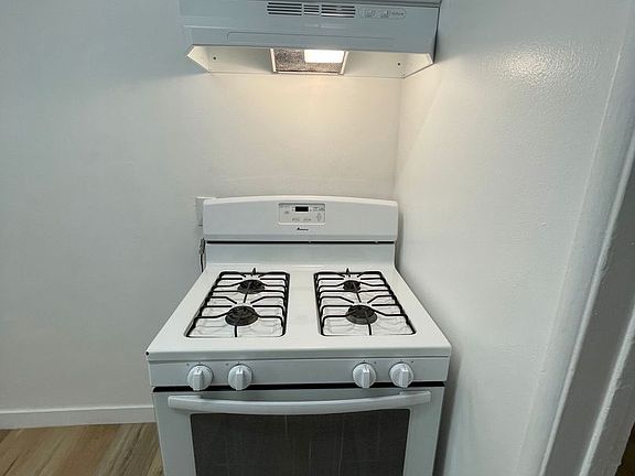 3rd image of 7339 Woodman Ave #4