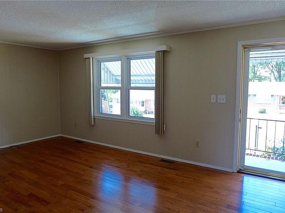 5th image of 1420 Vine St
