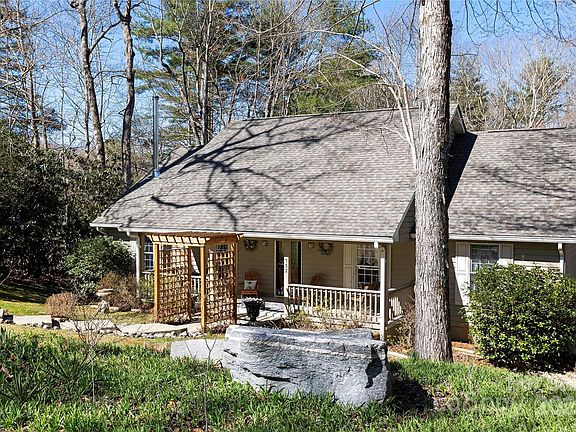 3rd image of 732 Knob Rd