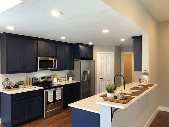 4th image of 301 E 14th Ave