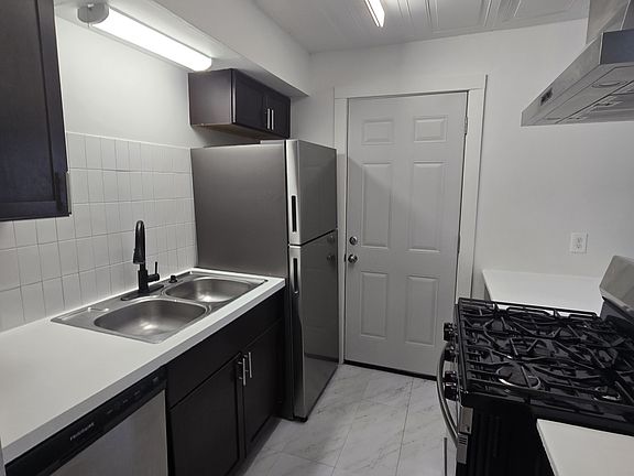 5th image of 470 Zahn Dr #2