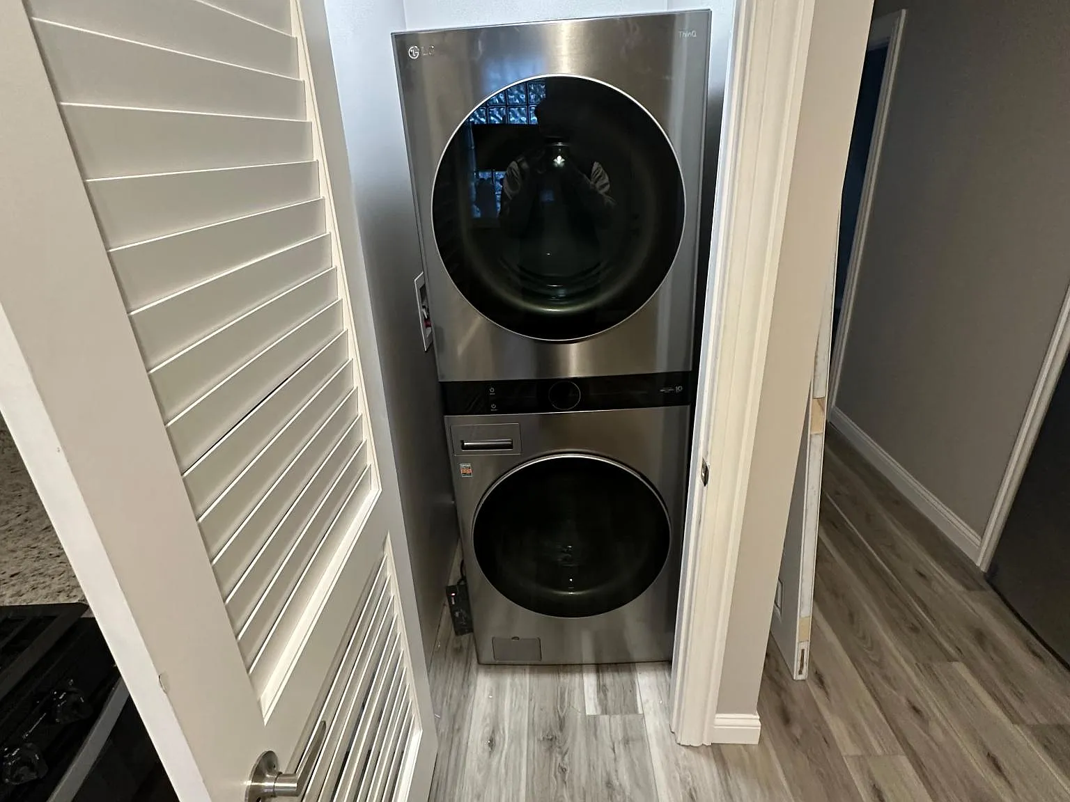 2 bed, 1000 sqft, $2,200 — Photo 2