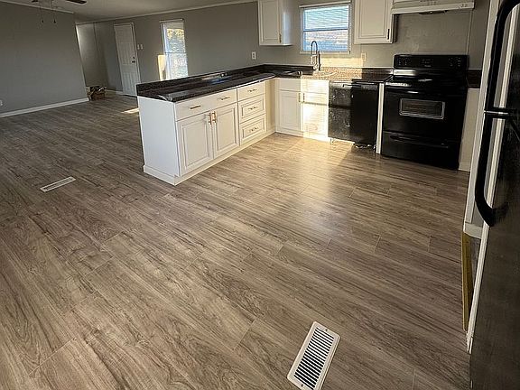 5th image of 1005 Bernard Ln