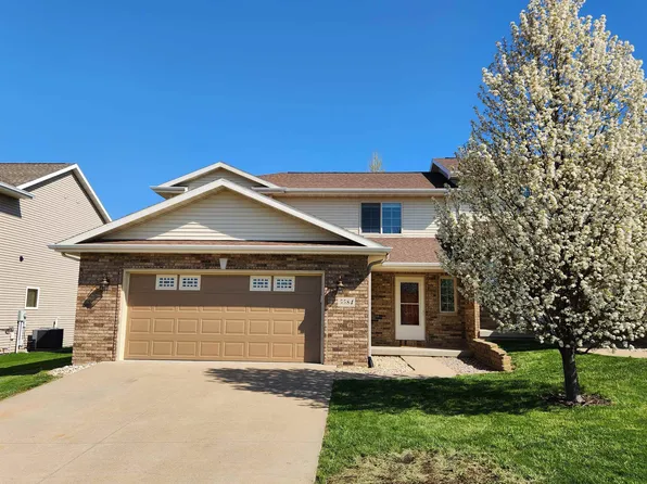 5584 Carver Dr, Dubuque, IA 52002