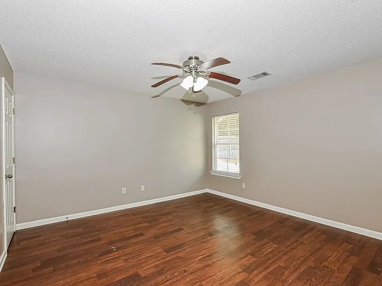 4064 Sidlehill Dr — Photo 12