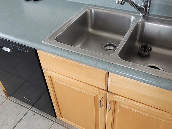 5th image of 324 S Broadway APT B