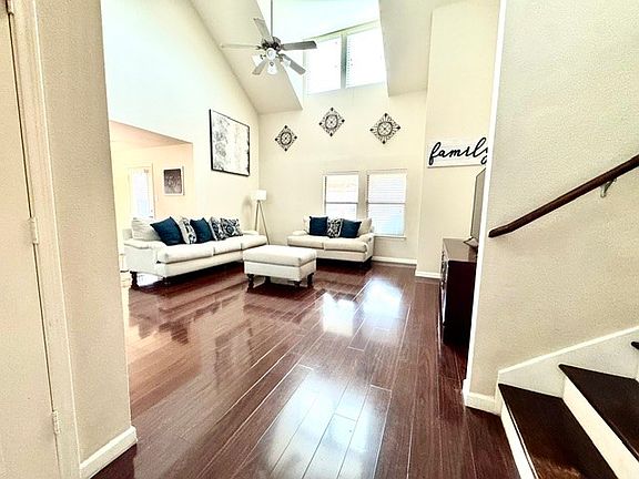 5th image of 2053 Lake Trail Dr
