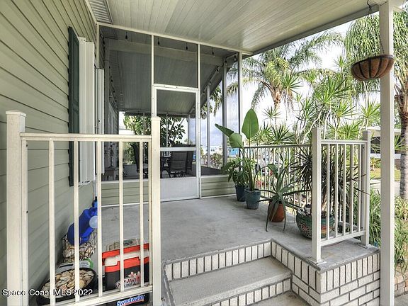 3rd image of 903 Hawthorn Cir