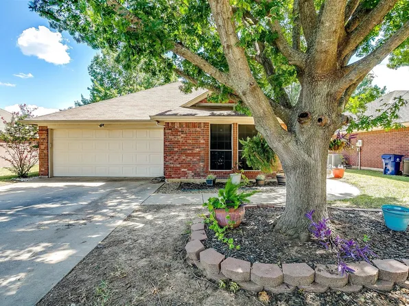 715 Lisa St, Burleson, TX 76028