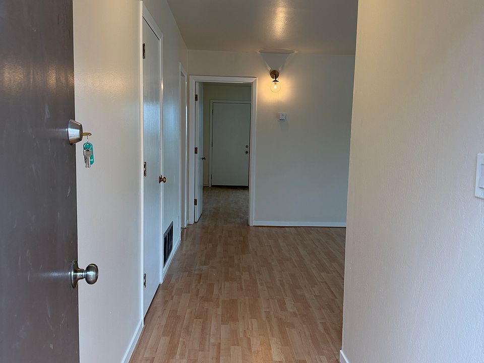 1st image of 498 Capital St #4