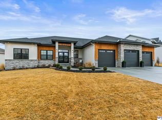 18239 Cheyenne Rd, Omaha, NE 68136