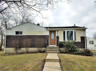 6 E Barbara Dr, Freehold, NJ 07728