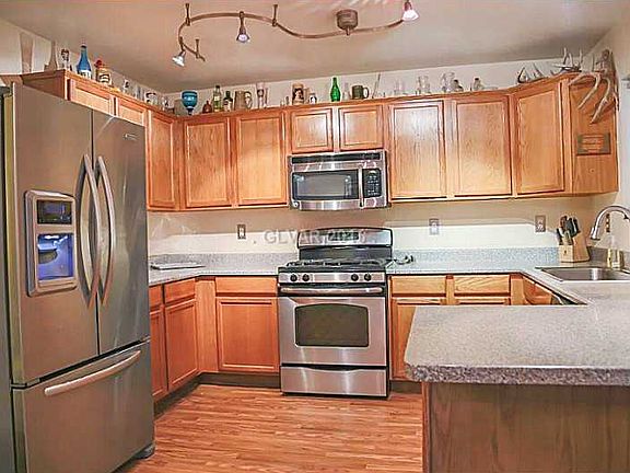 2nd image of 5975 Stone Hollow Ave