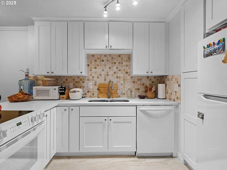 5222 SW 42nd Ave — Photo 2