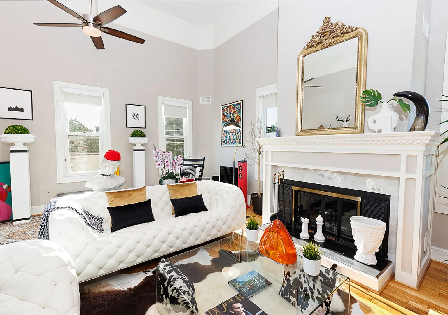 Luxury Three Bed, Two Plus Half Bath with Private Parking Rental Home — Photo 1