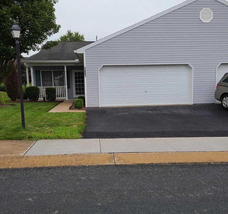 2nd image of 3067 Lakefield Rd