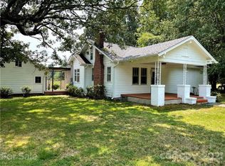301 Woodlawn Dr, Connelly Springs, NC 28612