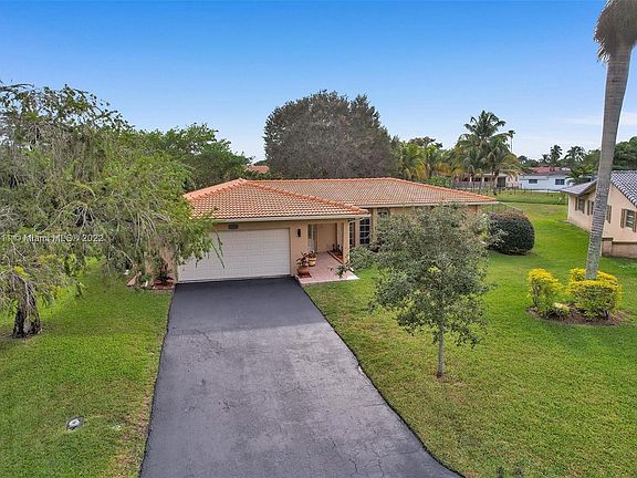 5th image of 10936 NW 41st Dr