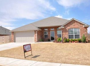 305 Stebbins Dr, Yukon, OK 73099