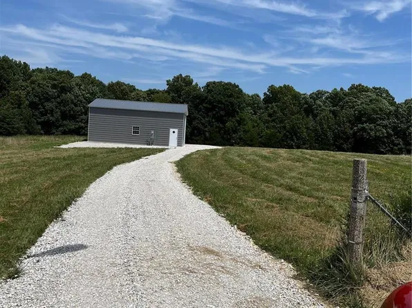 21277 Golden Oaks Ln, Warrenton, MO 63383