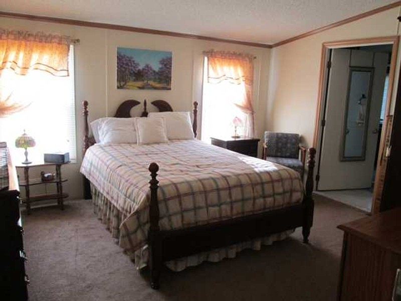 2nd image of 1234 Maplewood Dr