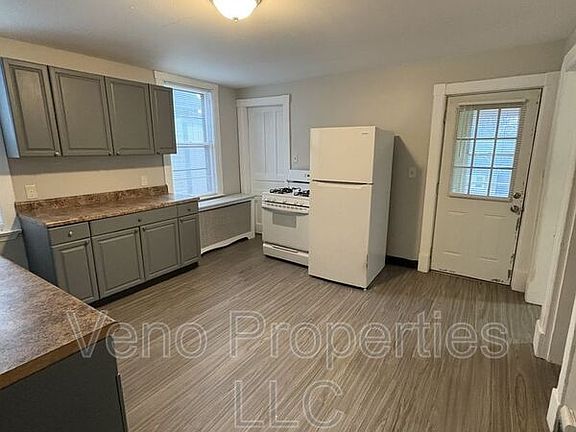 4th image of 1075 Park Ave #2