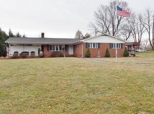 142 Old Toast Rd, Mount Airy, NC 27030