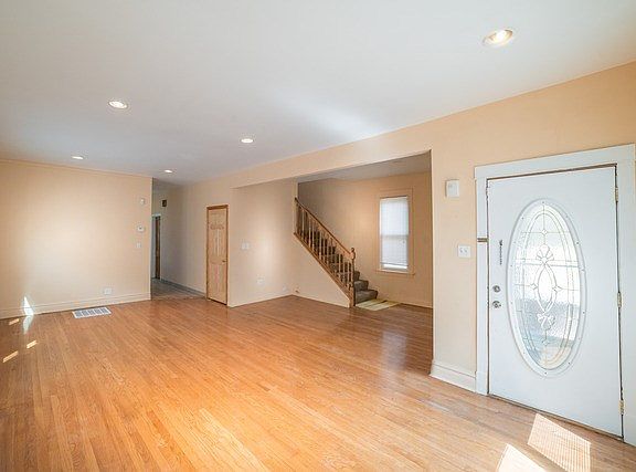 3rd image of 1824 Lombard Ave
