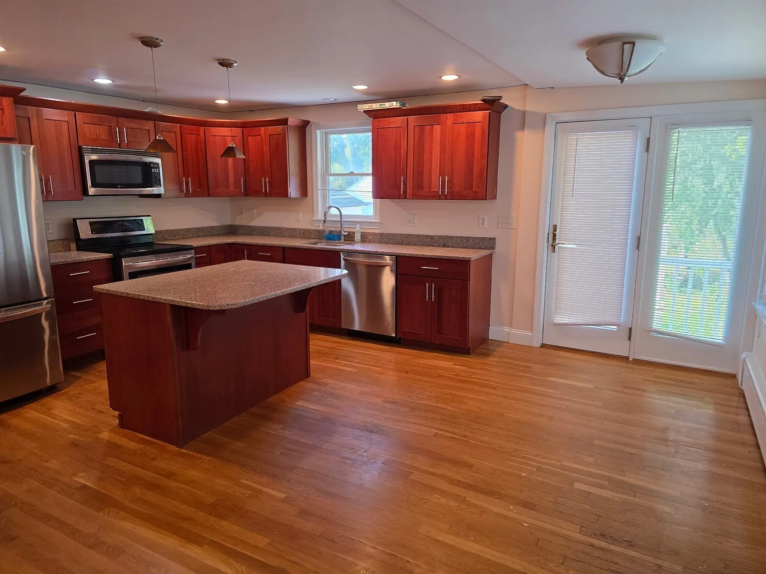 4 bed, 1728 sqft, $3,800 — Photo 4