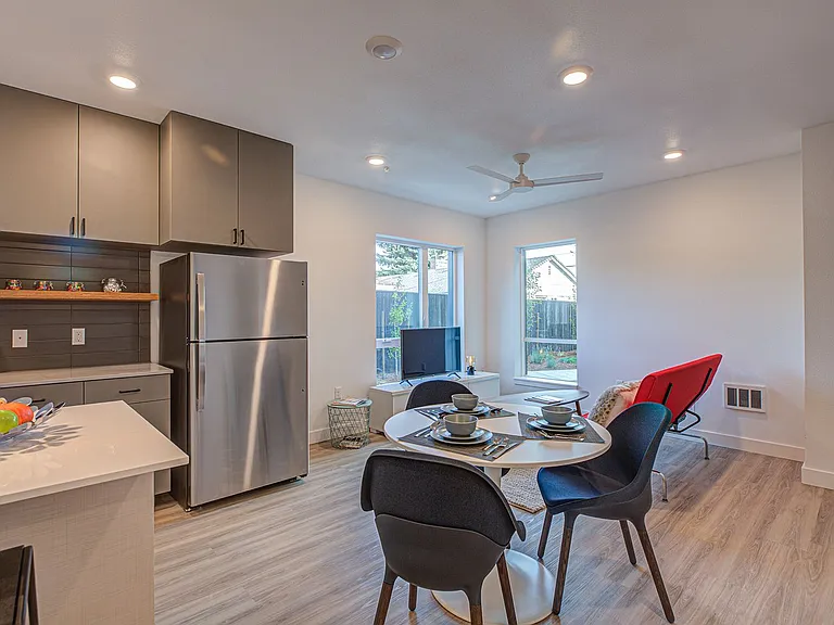 9757 SE Holgate Blvd — Photo 7