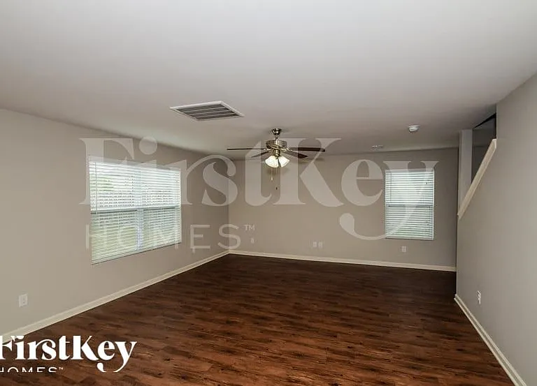 166 Rosegate Dr — Photo 2