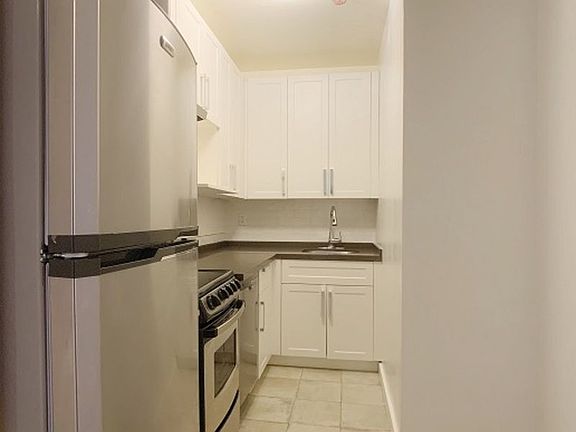 3rd image of 106 Fulton St APT 6H