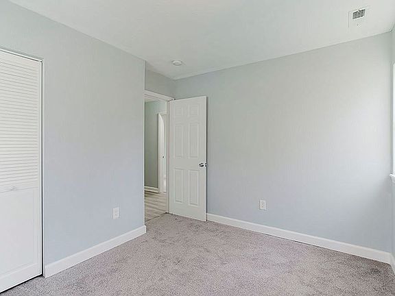 5th image of 5600 E 40th St