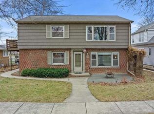 5629 N Braeburn Ln, Glendale, WI 53209