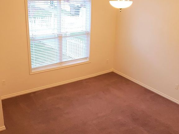 5th image of 31 Fuller Cir