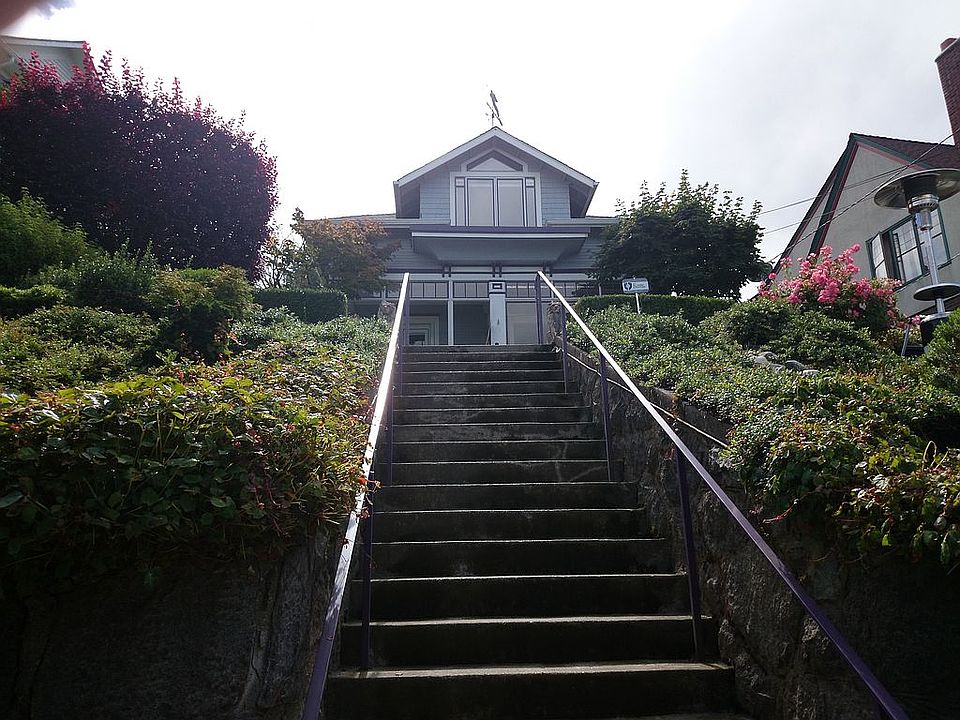 2nd image of 6614 E Green Lake Way N
