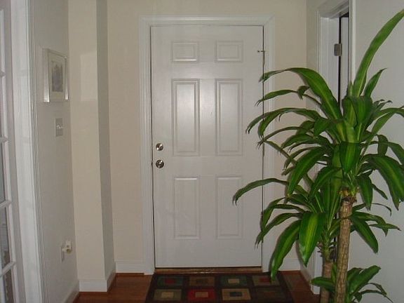 5th image of 1736 Leslie Ln