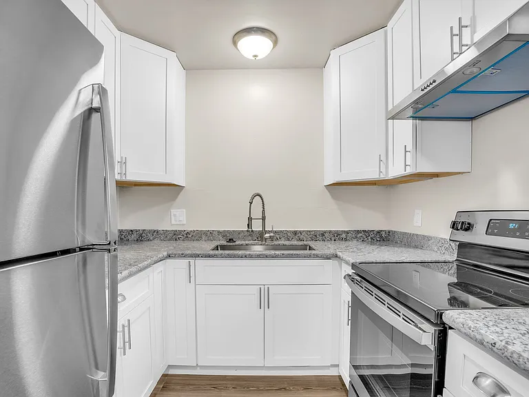 1085 143rd Ave #13 — Photo 4