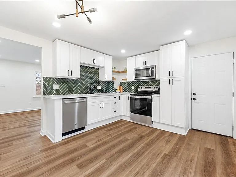578 Alfred Rd NW — Photo 5