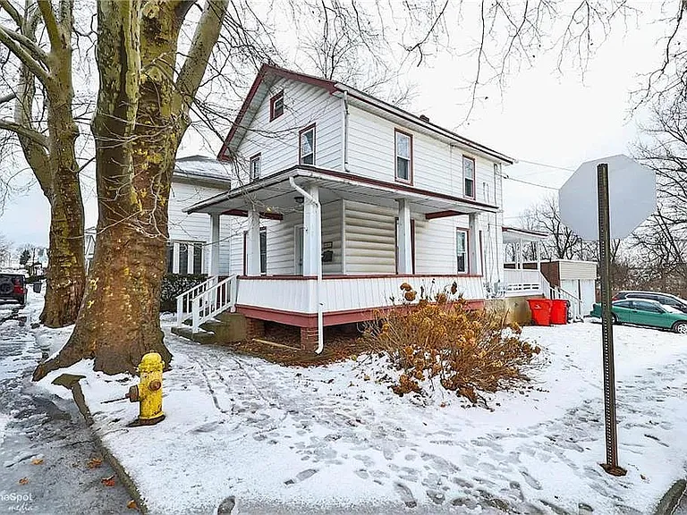 802 Bridge St #2 — Photo 2