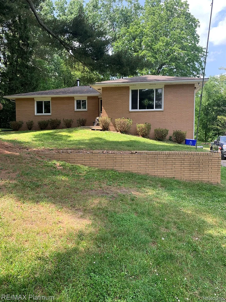 2660 Bowen Rd photo 1