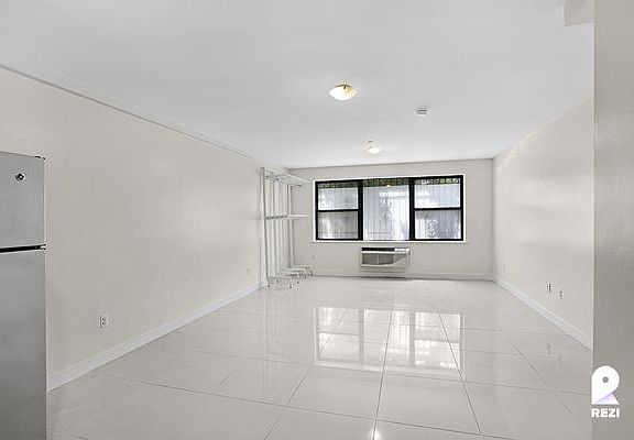2nd image of 415 Gates Ave APT 1F