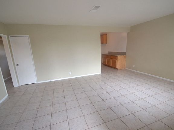 3rd image of 25480 Los Flores Dr