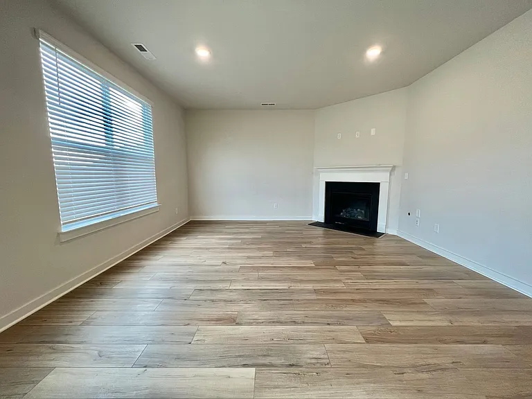 1030 Ewell Farm Cir — Photo 5