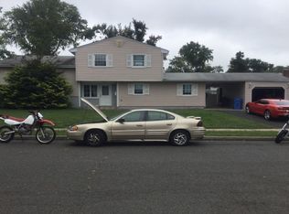 4 W Alton Pl, Old Bridge, NJ 08857